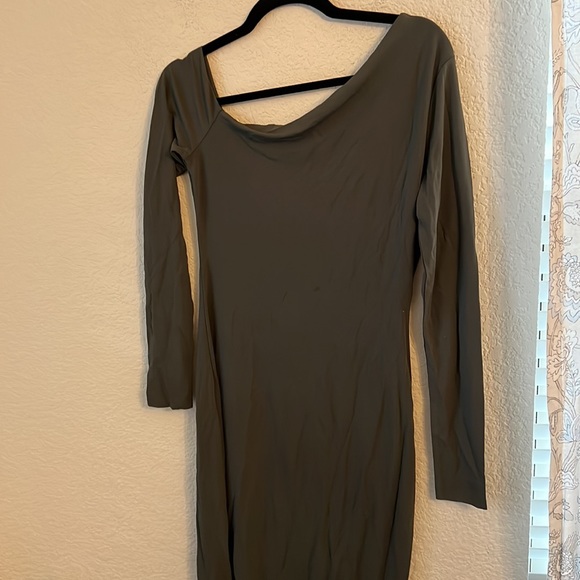 Weekend Stories Serilda Midi Dress - Picture 6 of 8
